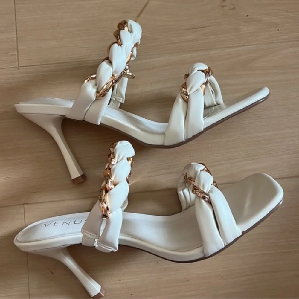 ELEGANT CHAIN DETAIL SLIP ON SANDALS COLOR CREAM CLASSY CHIC SZ 8